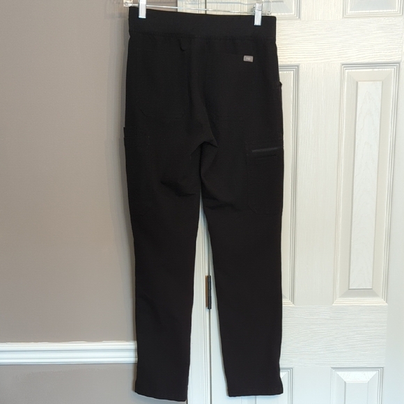 Figs Women's Black Yola Skinny Cargo Scrub Pants - Picture 6 of 10